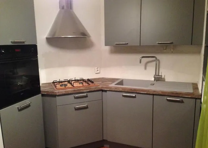 Apartament T3 Climatise Avec 6 Couchages, Terrasse Et Parking A 300m Des Commerces - Fr-1-81-490 *