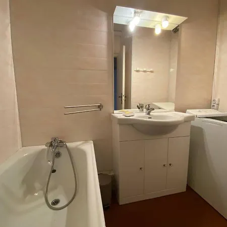Apartamento T3 Climatise Avec 6 Couchages, Terrasse Et Parking A 300m Des Commerces - Fr-1-81-490 *